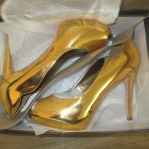 NIne west size 12 gold patent peep toe pumps brand new in box